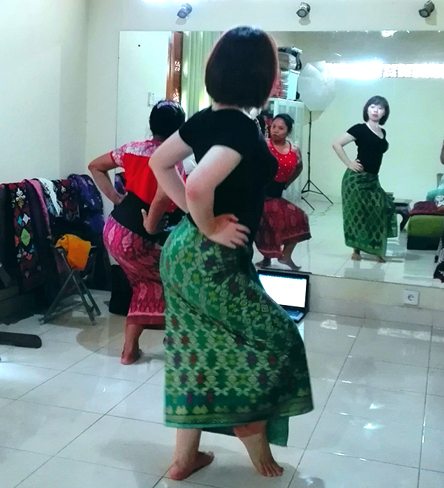 Bali Dance School(バリ舞踊教室)